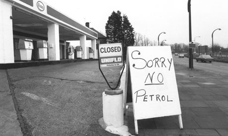 en http://www.theguardian.com/environment/2011/mar/03/chris-huhne-oil-prices-green-economy "il.ustració"